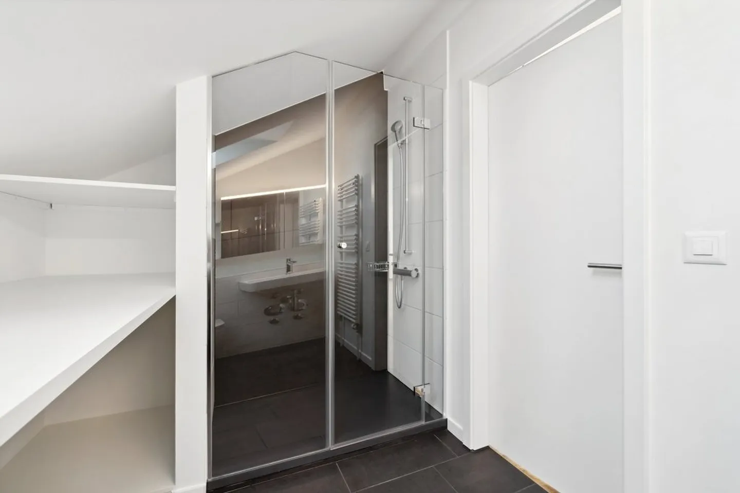 frisch sanierte Dachwohnung in ruhiger Liegenschaft - Foto 8 von 8