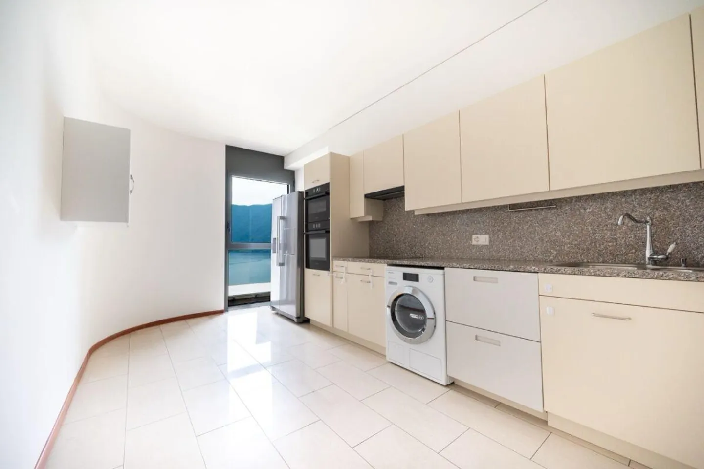 Prestigewohnung mit Seeblick nur wenige Schritte vom Zentrum entfernt - Foto 7 von 9