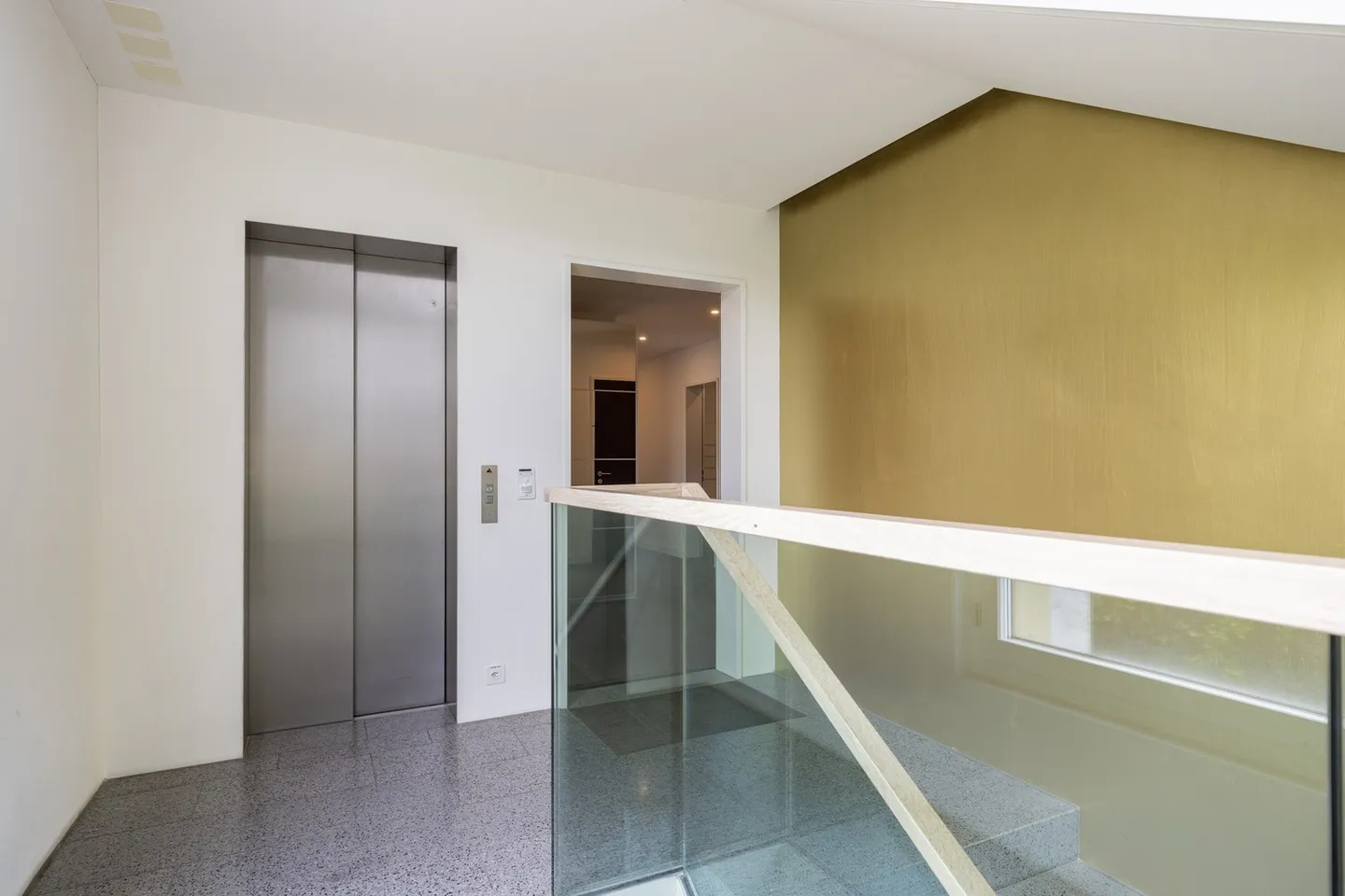 Elegante appartamento executive di 150 m2 con vista sulle Alpi e sul lago di Zurigo - Foto 37 di 45