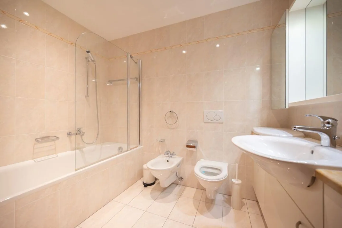 Prestigewohnung mit Seeblick nur wenige Schritte vom Zentrum entfernt - Foto 8 von 9