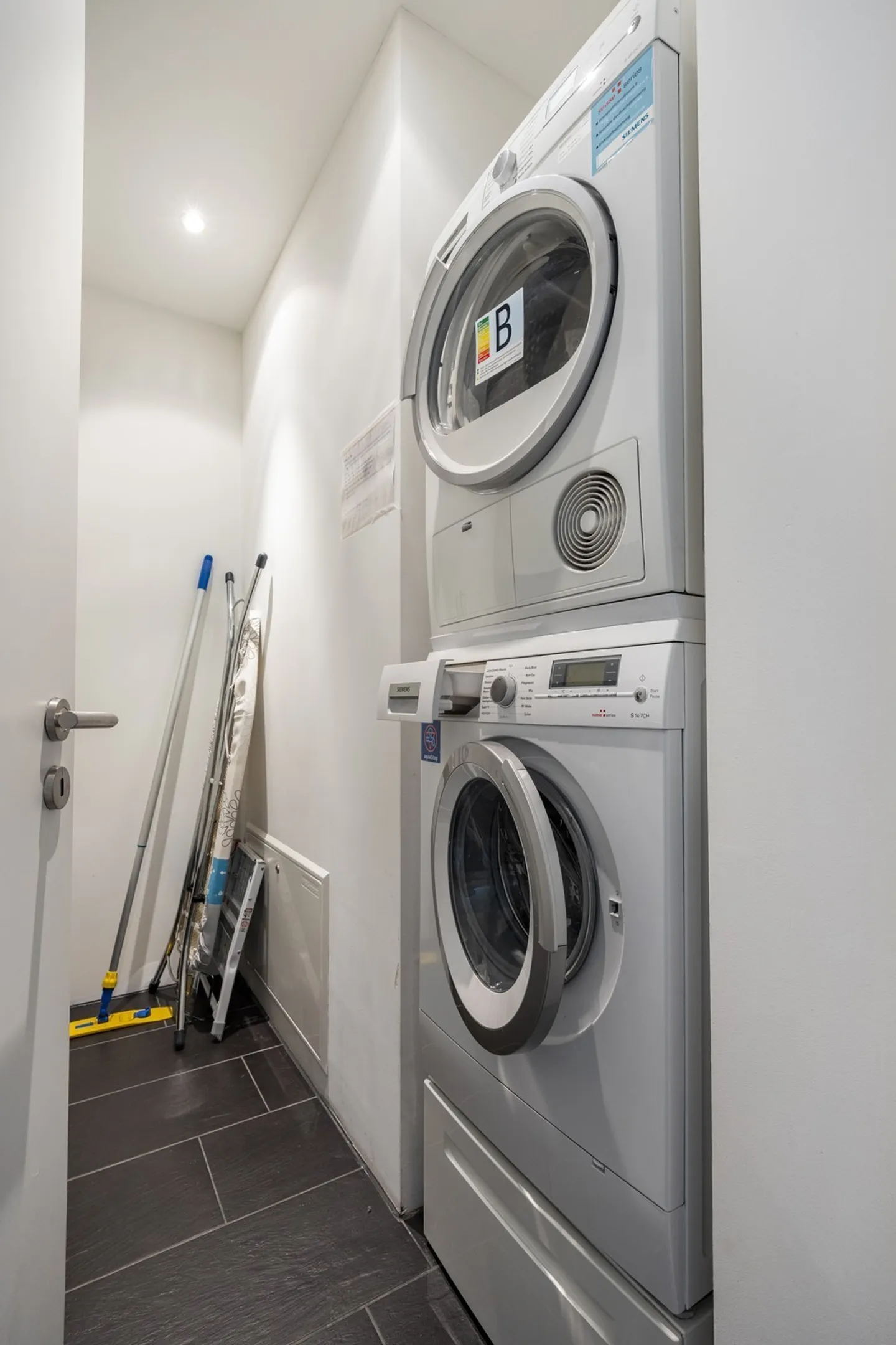 Elegante appartamento executive di 150 m2 con vista sulle Alpi e sul lago di Zurigo - Foto 35 di 45