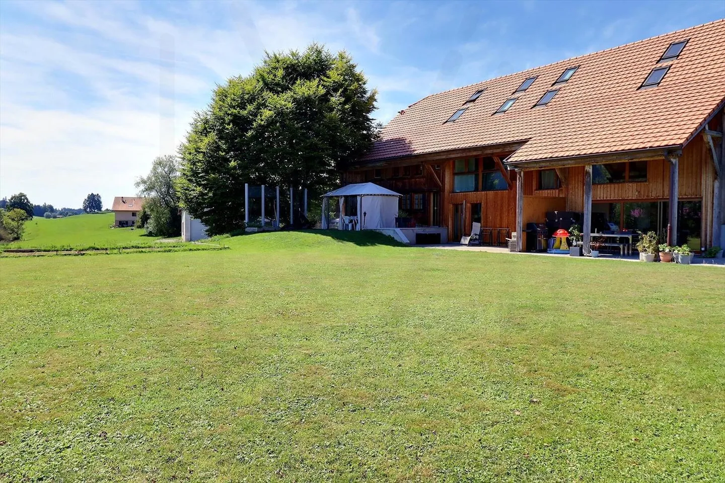 Appartement 4,5 pièces au rez-de-jardin d'une ferme totalement rénovée - Foto 1 di 10