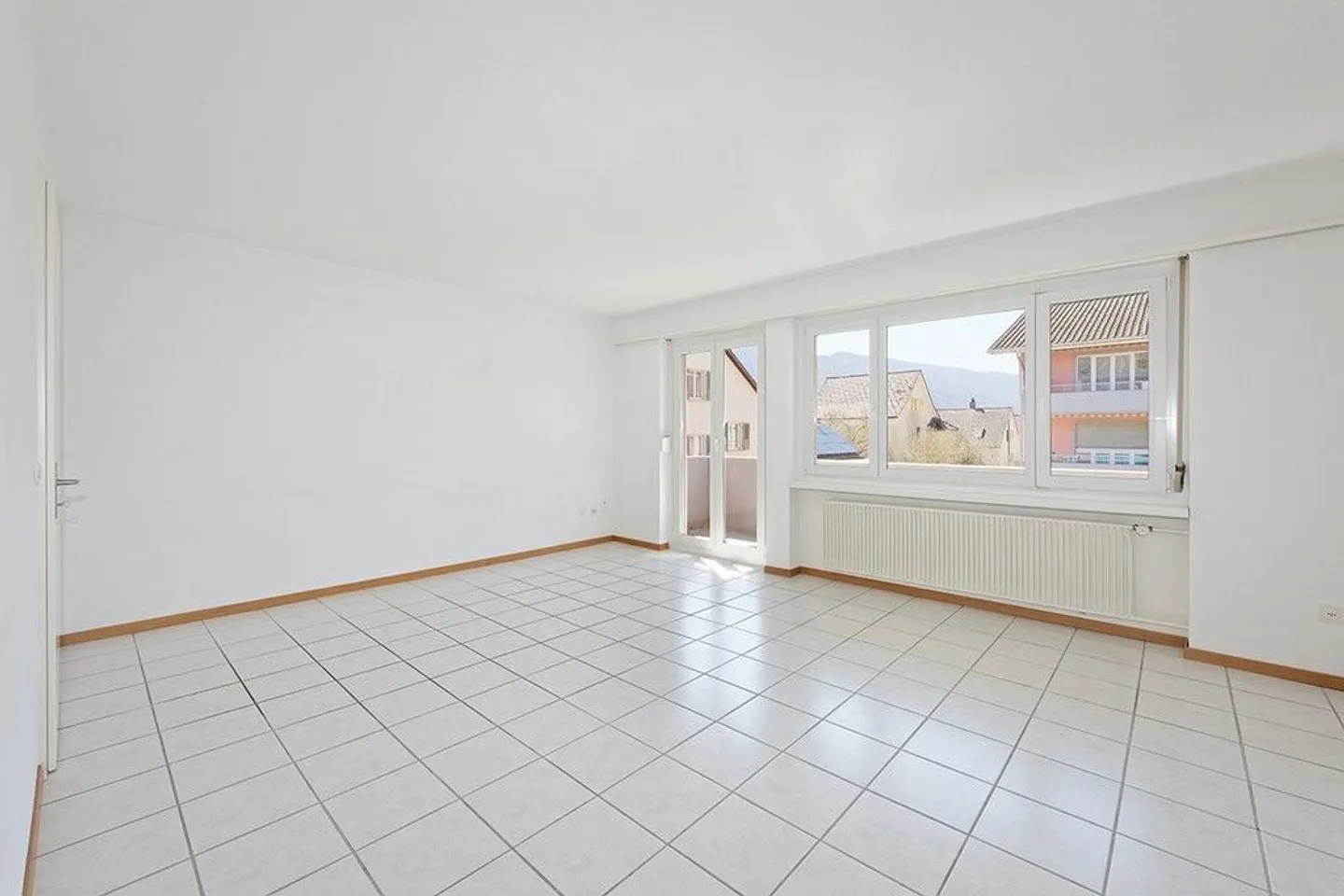Luminoso appartamento di 3,5 stanze con balcone e bella vista sulle montagne a Balsthal - Foto 1 di 9