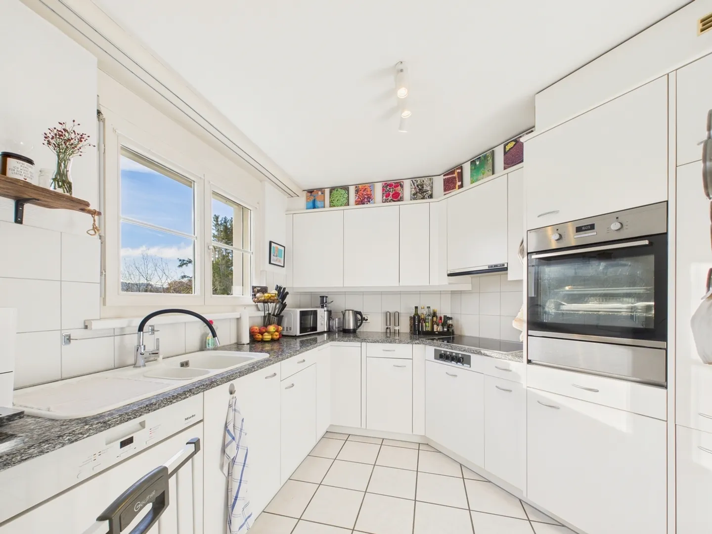 Appartamento affascinante di 3,5 stanze con vista - Foto 2 di 10