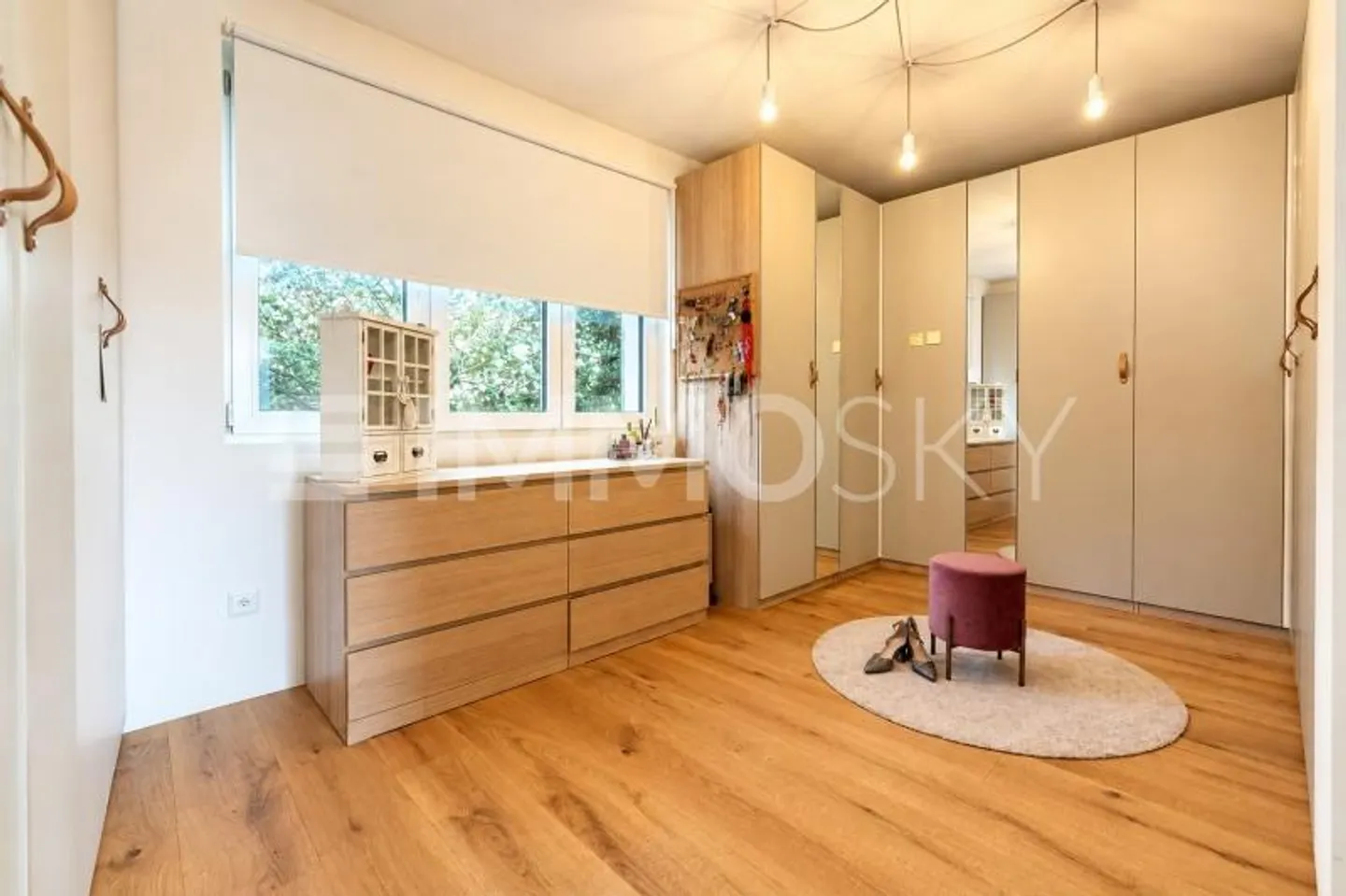 Une résidence exclusive où l'espace, la vie privée et la nature se rencontrent - Photo 4 sur 5
