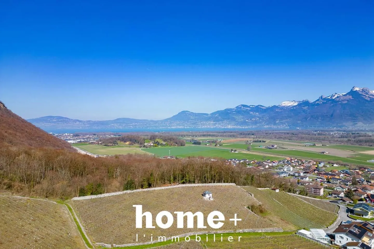 Magnificent new 5.5-room villa 3 km from the lake - Photo 9 of 9