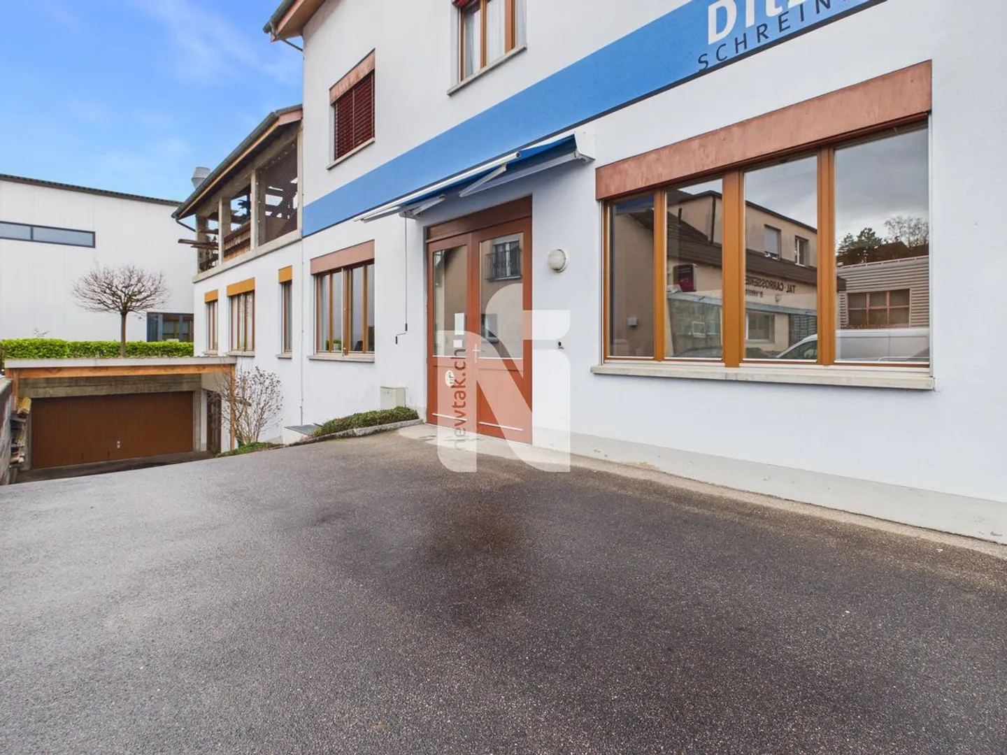 «Atelier, Lager, Büro oder Schreiner - ruhiges Gewerbe, gut erschlossen in Arlesheim» - Photo 1 of 2