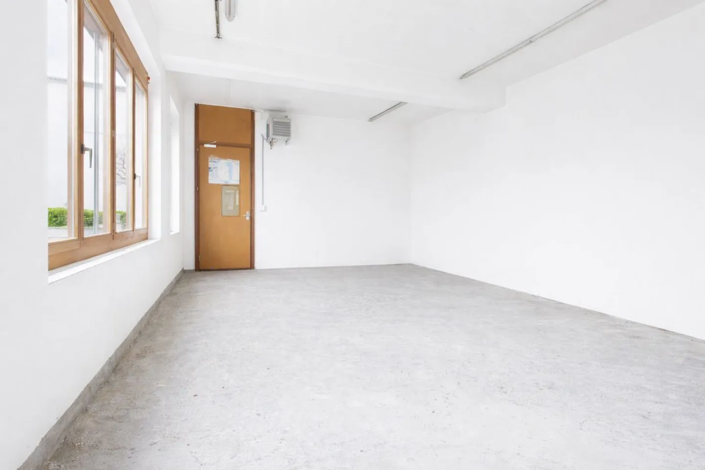 «Atelier, Lager, Büro oder Schreiner - ruhiges Gewerbe, gut erschlossen in Arlesheim» - Photo 2 of 2