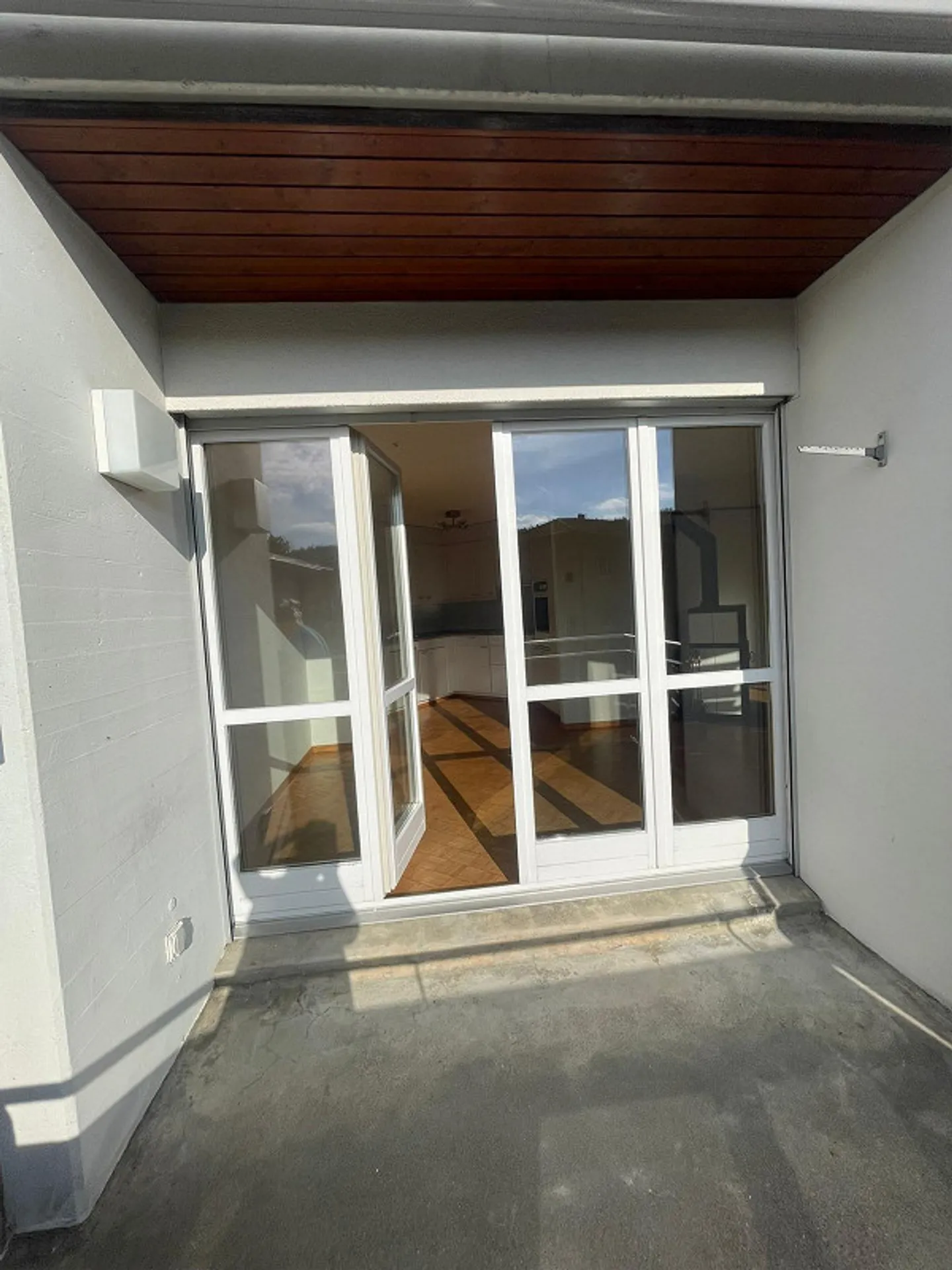 Limited until 30.9.26: Bright 4½-room apartment with balcony! - Photo 6 of 15