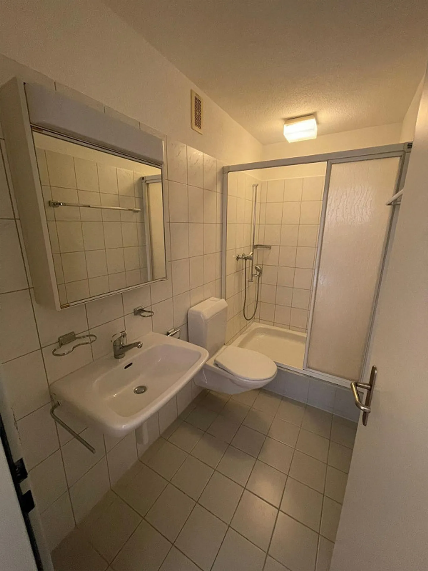 Limited until 30.9.26: Bright 4½-room apartment with balcony! - Photo 12 of 15