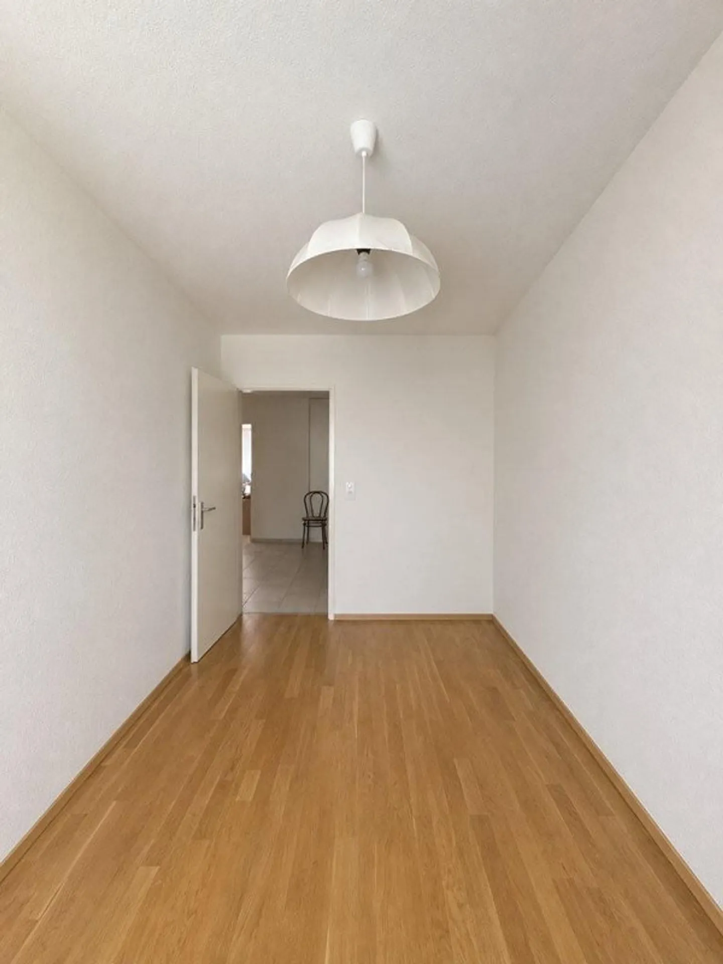Luminoso appartamento al piano terra di 4,5 stanze in una zona residenziale tranquilla a Lyss - Foto 9 di 12