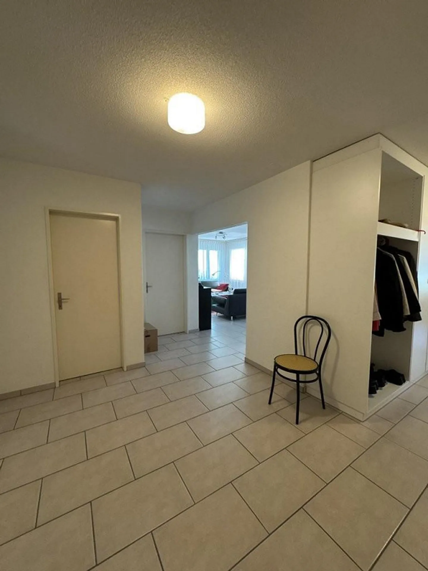 Luminoso appartamento al piano terra di 4,5 stanze in una zona residenziale tranquilla a Lyss - Foto 10 di 12