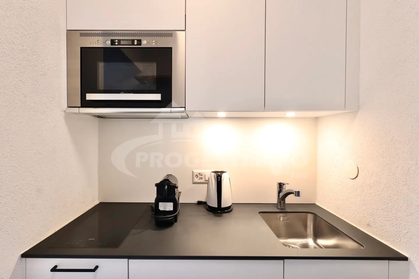 Rare opportunity: Furnished studio just steps from the lifts - Photo 6 of 13