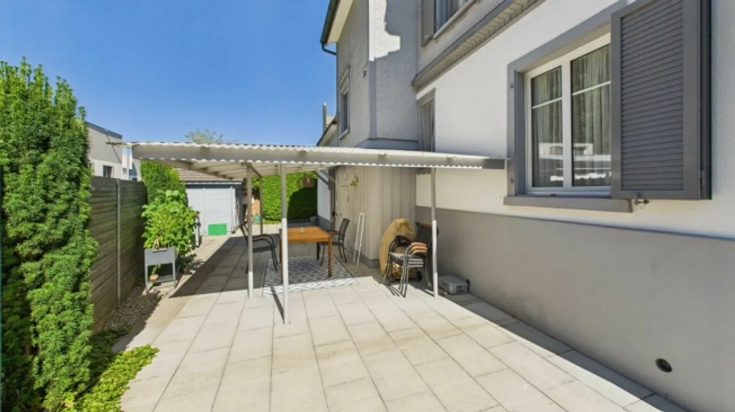 Casa indipendente con spazio verde attraente - Foto 4 di 10