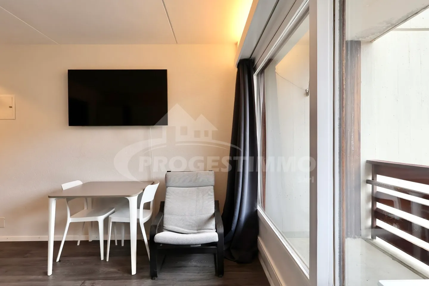 Rare opportunity: Furnished studio just steps from the lifts - Photo 5 of 13