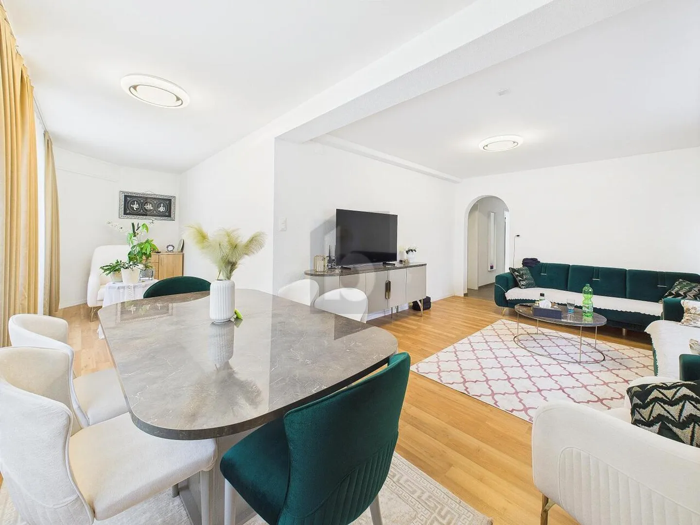 Residential building for sale - Photo 2 of 6