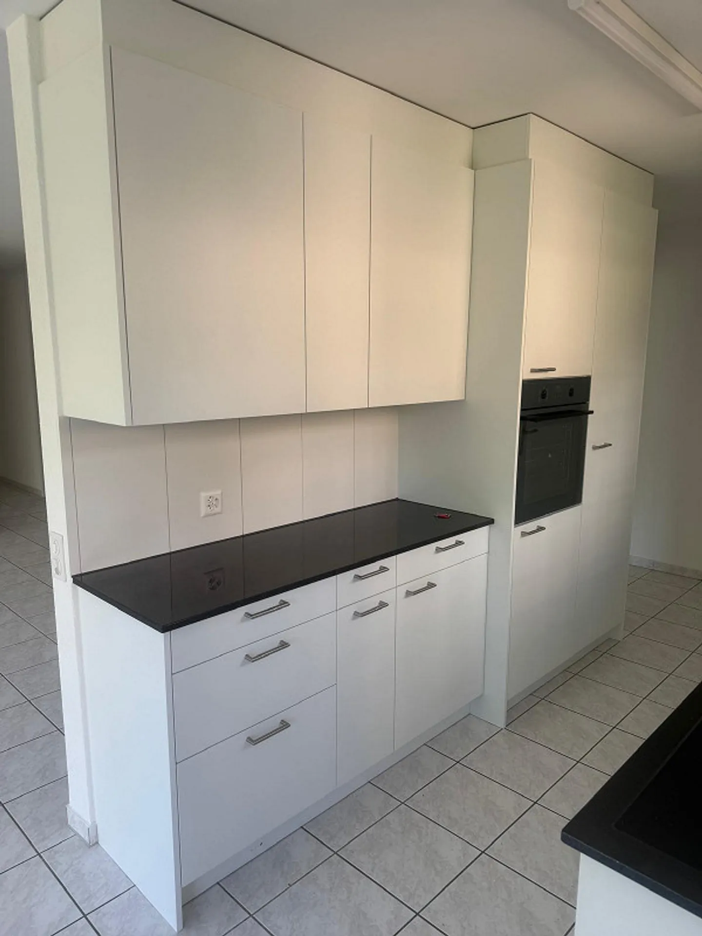 Appartement en terrasse de 4,5 pièces situé au calme avec vue sur la verdure - Photo 3 sur 11