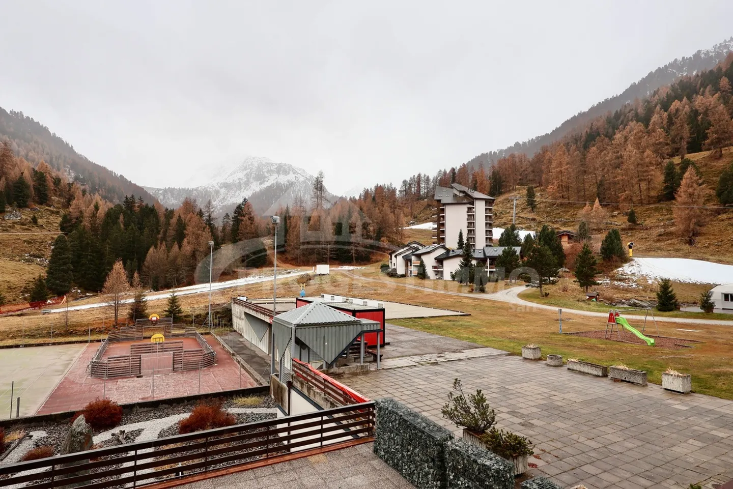 Rare opportunity: Furnished studio just steps from the lifts - Photo 10 of 13