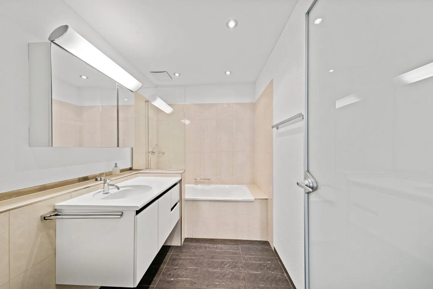 Appartamento in stile loft in un vivace quartiere cittadino - Foto 5 di 8