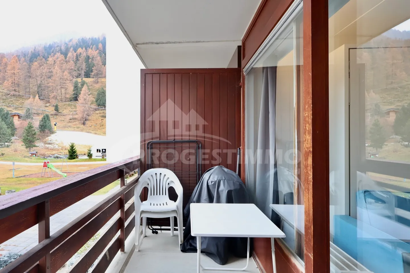 Rare opportunity: Furnished studio just steps from the lifts - Photo 9 of 13