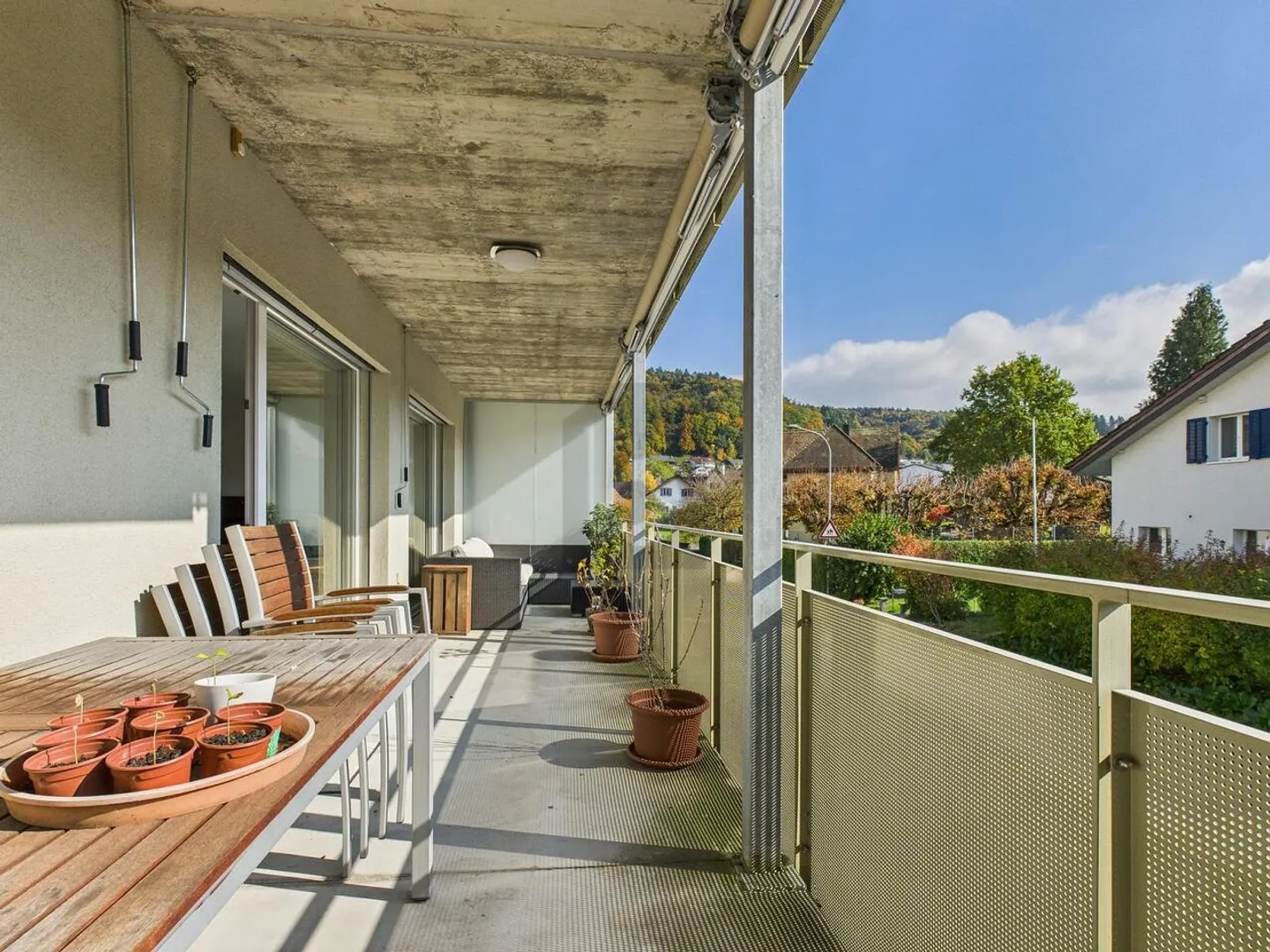 MODERNE, PLAN D'ÉTAGE SPACIEUX, GRAND BALCON - Photo 1 sur 6