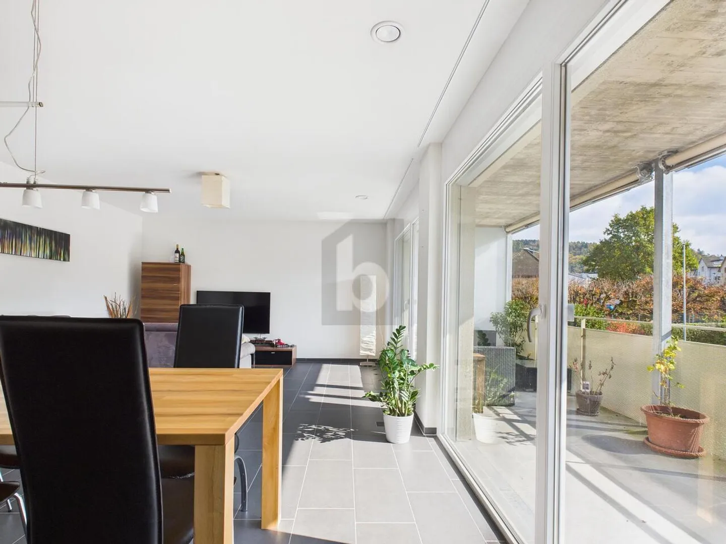 MODERNE, PLAN D'ÉTAGE SPACIEUX, GRAND BALCON - Photo 5 sur 6