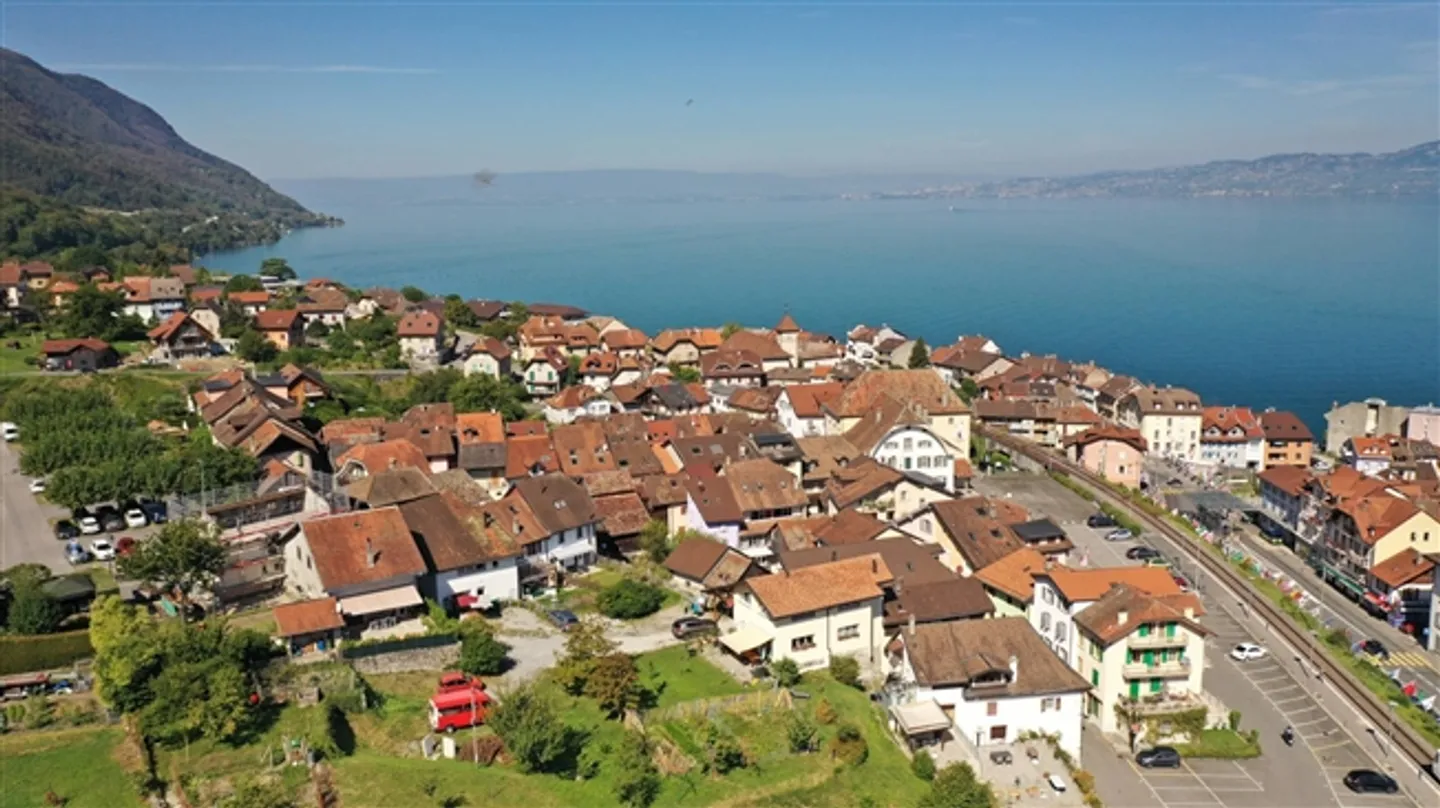 House with 2 apartments located in the heart of the village of Saint-Gingolph - Photo 1 of 13