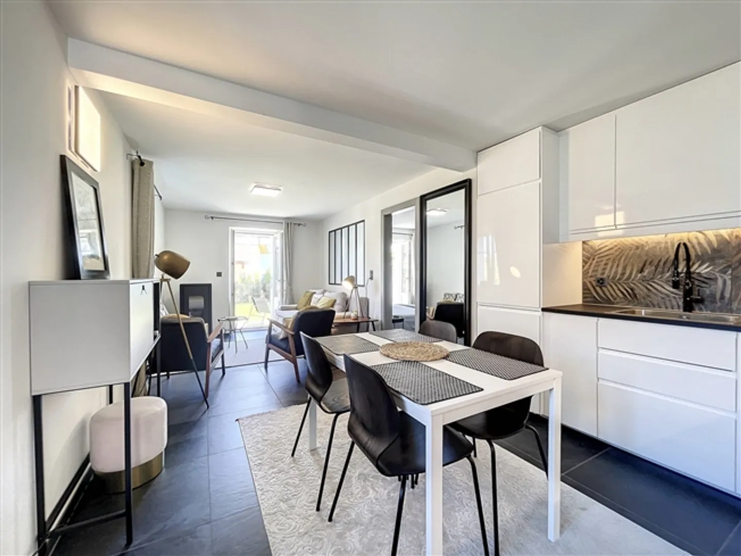 House with 2 apartments located in the heart of the village of Saint-Gingolph - Photo 3 of 13