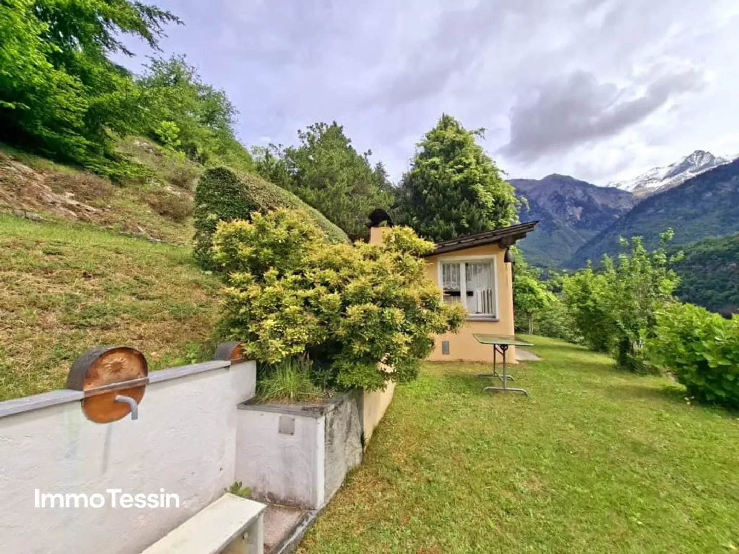 Maison ensoleillée avec une vue magnifique sur la nature tessinoise avec un grand espace extérieur entre Bellinzona et le col du Lukmanier - Photo 5 sur 13
