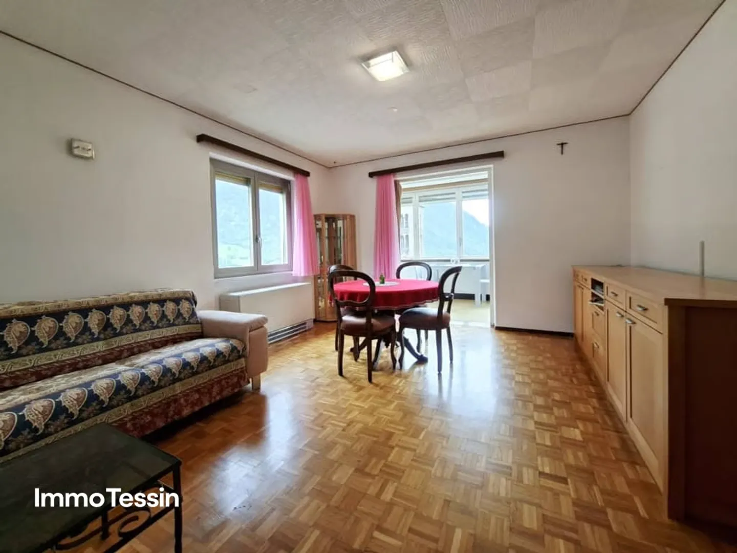 Maison ensoleillée avec une vue magnifique sur la nature tessinoise avec un grand espace extérieur entre Bellinzona et le col du Lukmanier - Photo 8 sur 13
