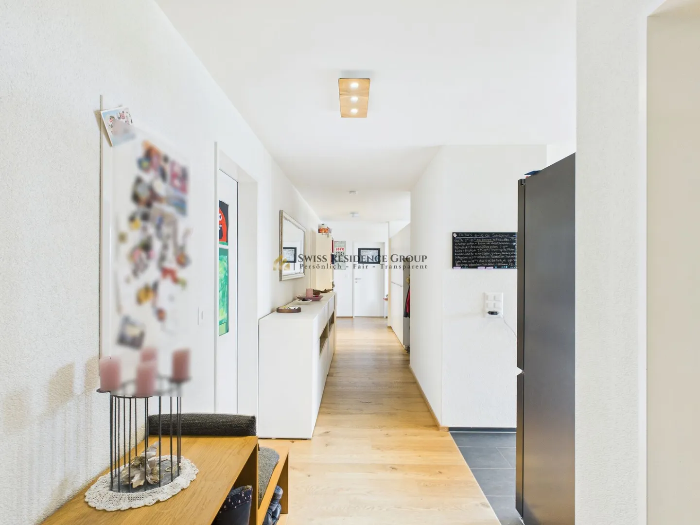 Family-friendly 4.5-room Minergie apartment with panoramic views, comfort, and attractive tax situation - Photo 2 of 16