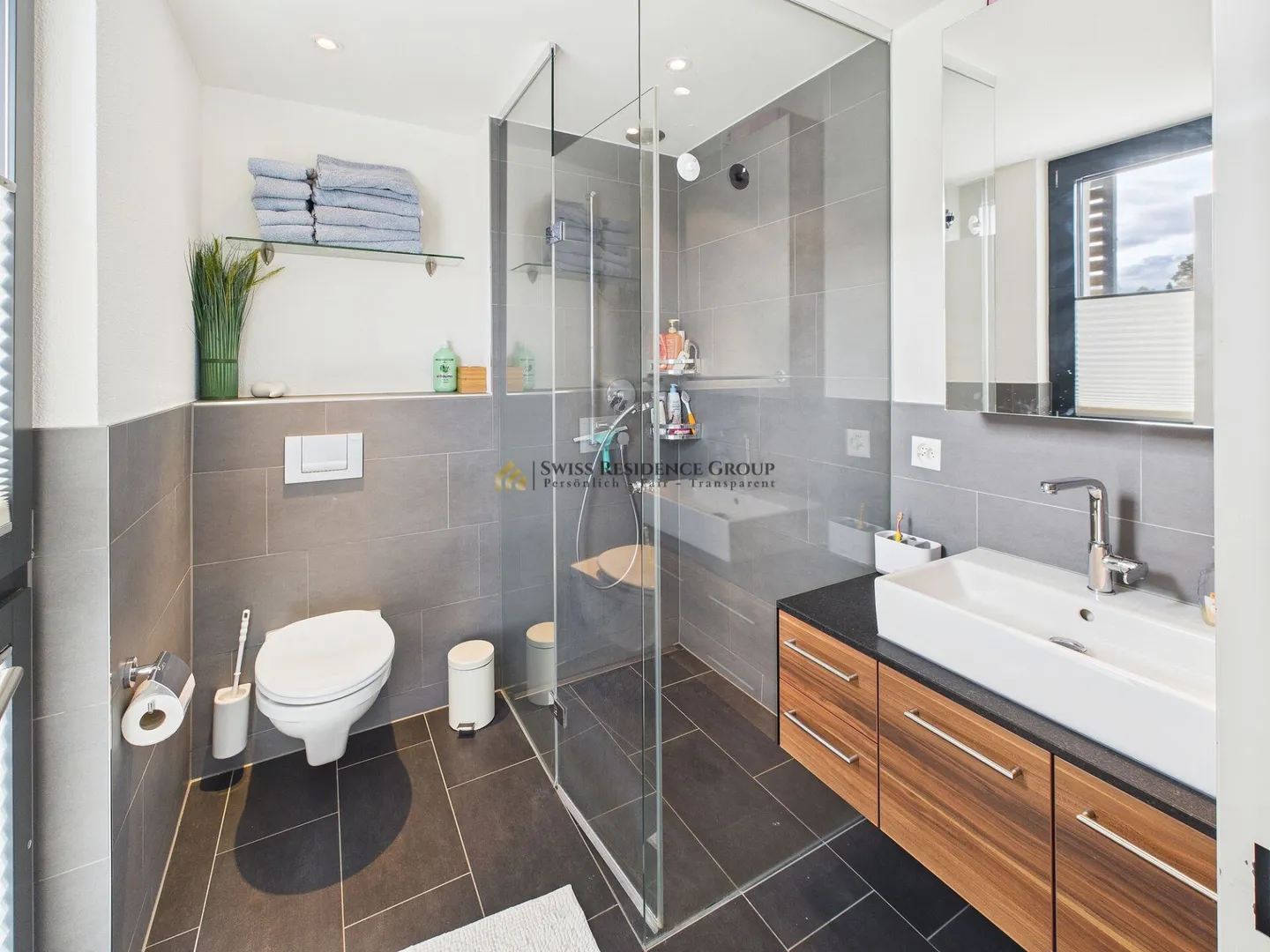 Family-friendly 4.5-room Minergie apartment with panoramic views, comfort, and attractive tax situation - Photo 11 of 16