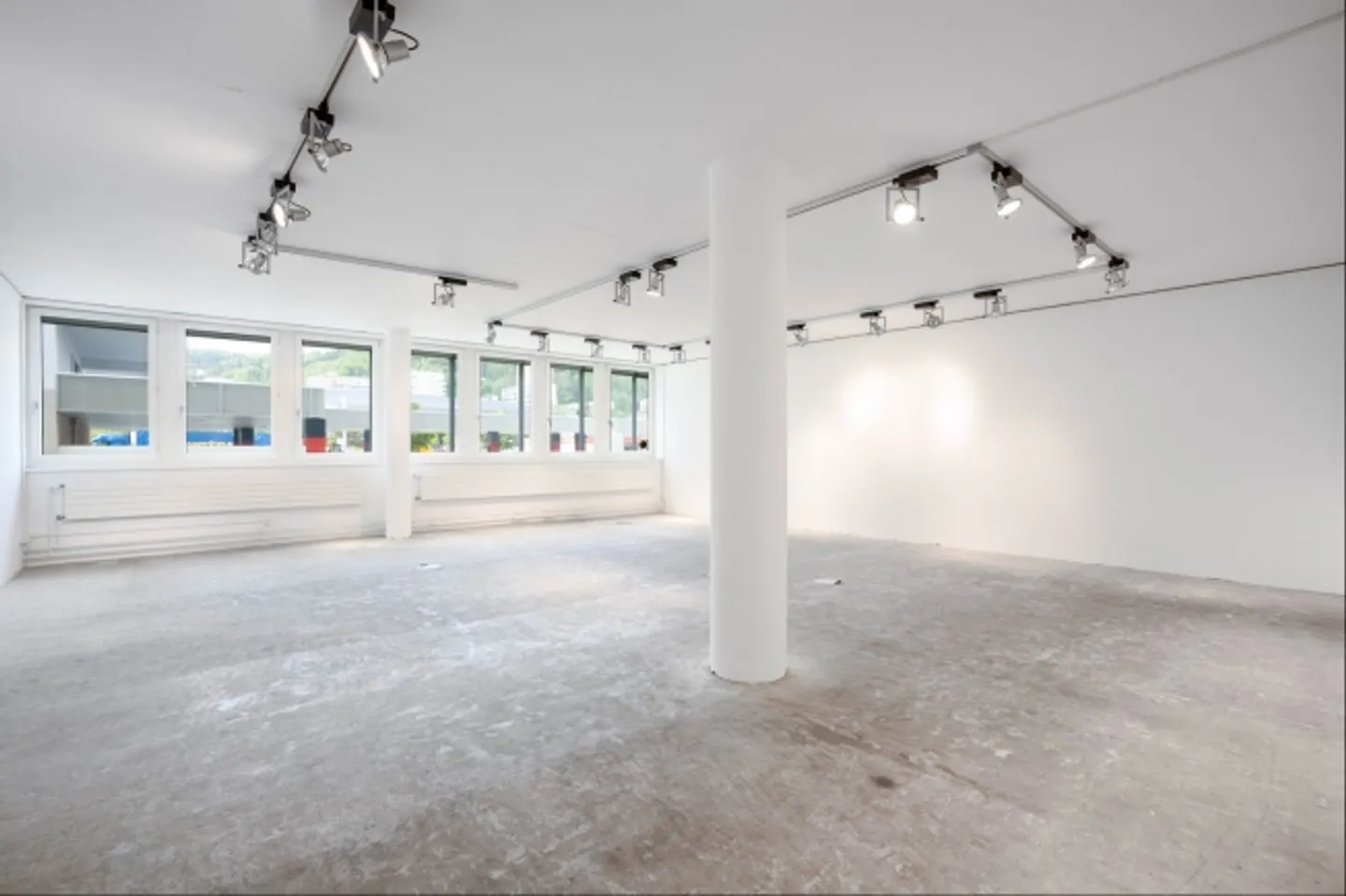 Office/Commercial or Practice Location in a Well-Maintained Property in the Middle of Spreitenbach - Photo 4 of 4