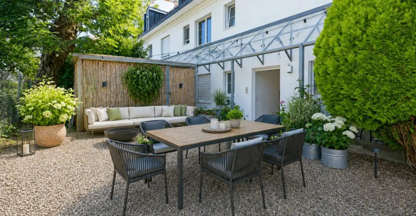 Spacious Duplex with Garden - Photo 2 of 6