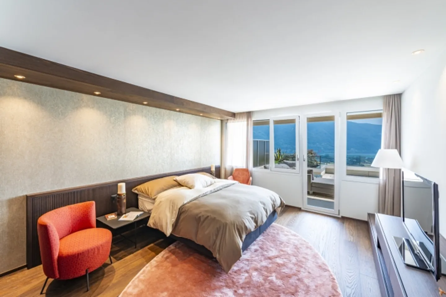 4.5-room apartment with large terrace, garden and lake view - Photo 7 of 18