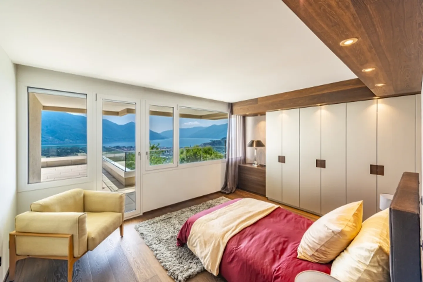 4.5-room apartment with large terrace, garden and lake view - Photo 8 of 18