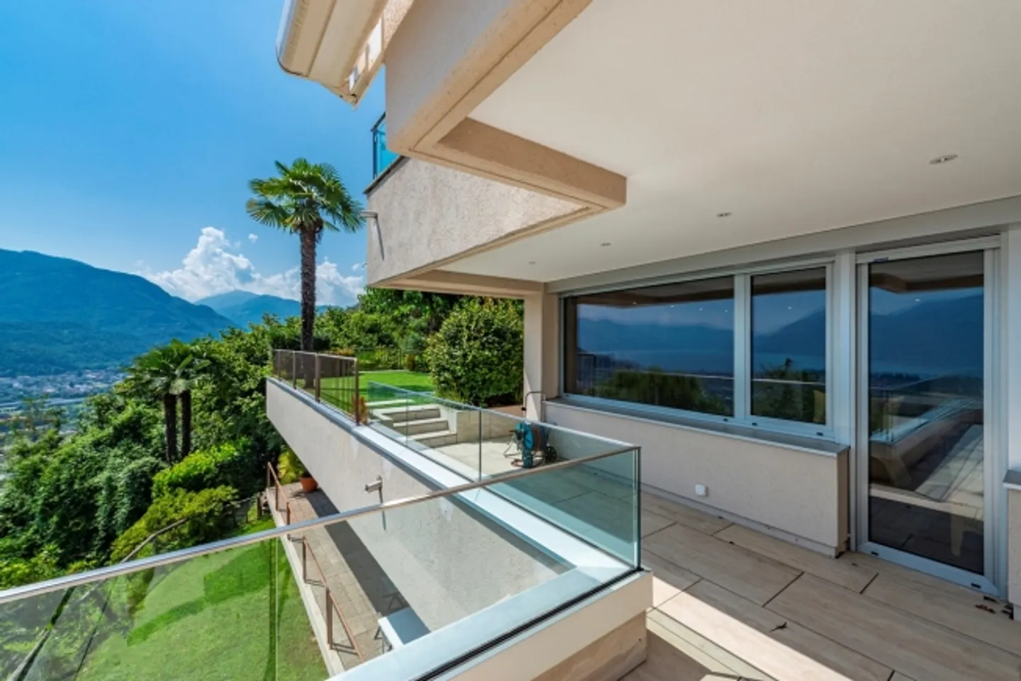 4.5-room apartment with large terrace, garden and lake view - Photo 11 of 18