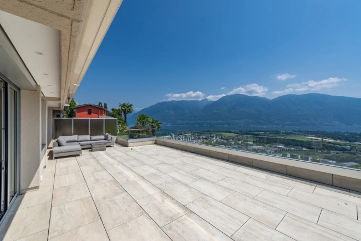 4.5-room apartment with large terrace, garden and lake view - Photo 12 of 18