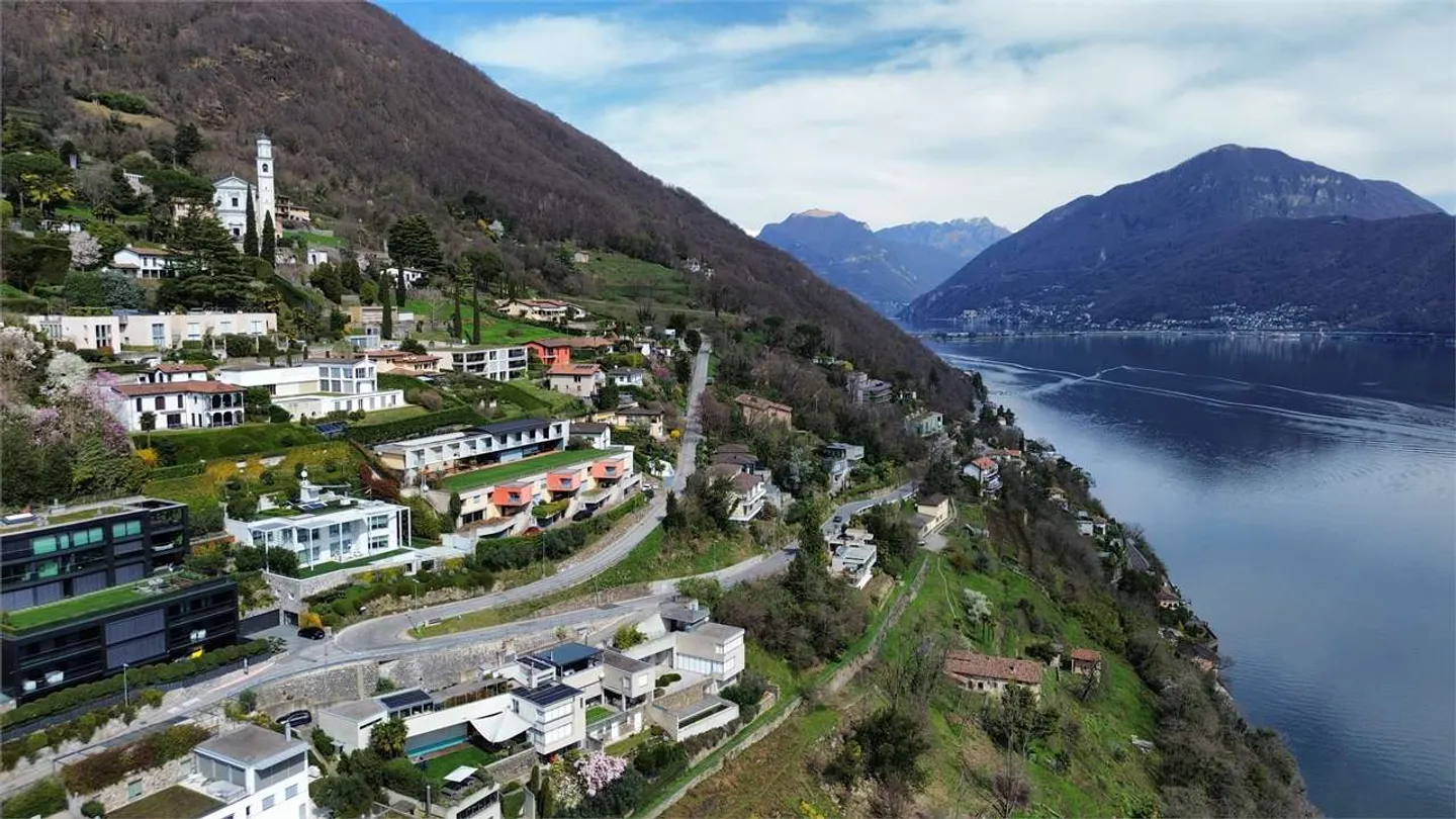 Schöne Villa mit herrlichem Seeblick in Vico Morcote - Foto 1 von 21