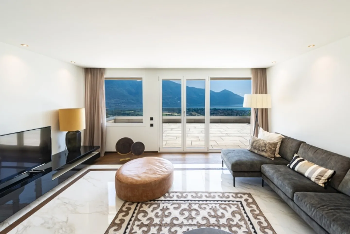 4.5-room apartment with large terrace, garden and lake view - Photo 5 of 18