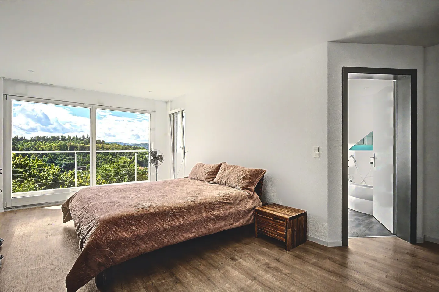 Geräumiges Einfamilienhaus mit Aussicht - Foto 7 von 21
