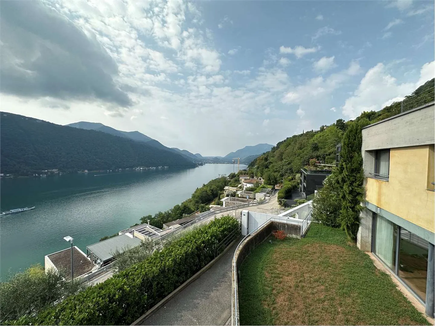 Schöne Villa mit herrlichem Seeblick in Vico Morcote - Foto 3 von 21