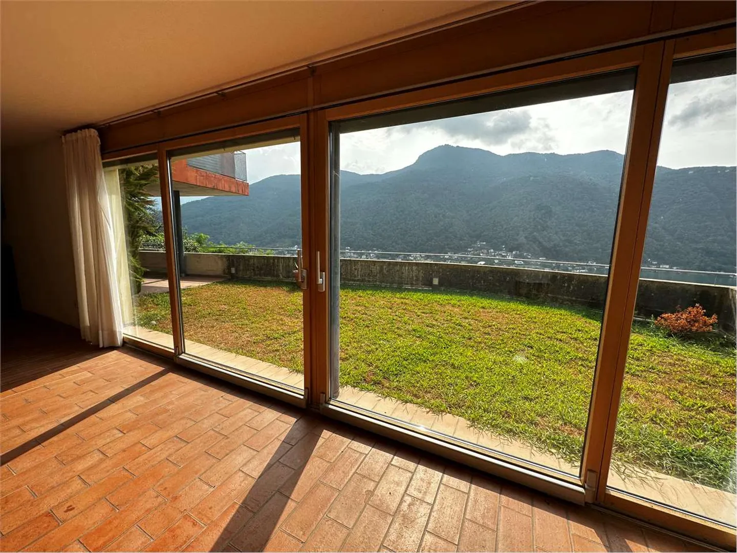 Schöne Villa mit herrlichem Seeblick in Vico Morcote - Foto 14 von 21