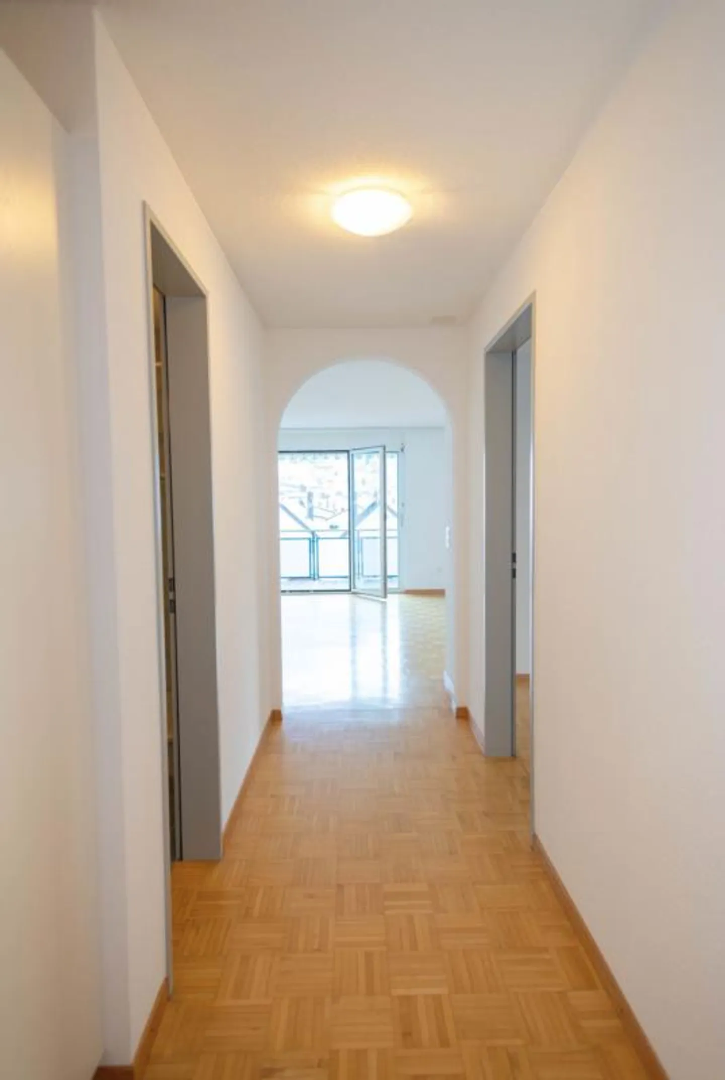 La tua nuova casa: Luminoso appartamento di 4,5 stanze con terrazza a Mels - Foto 2 di 8