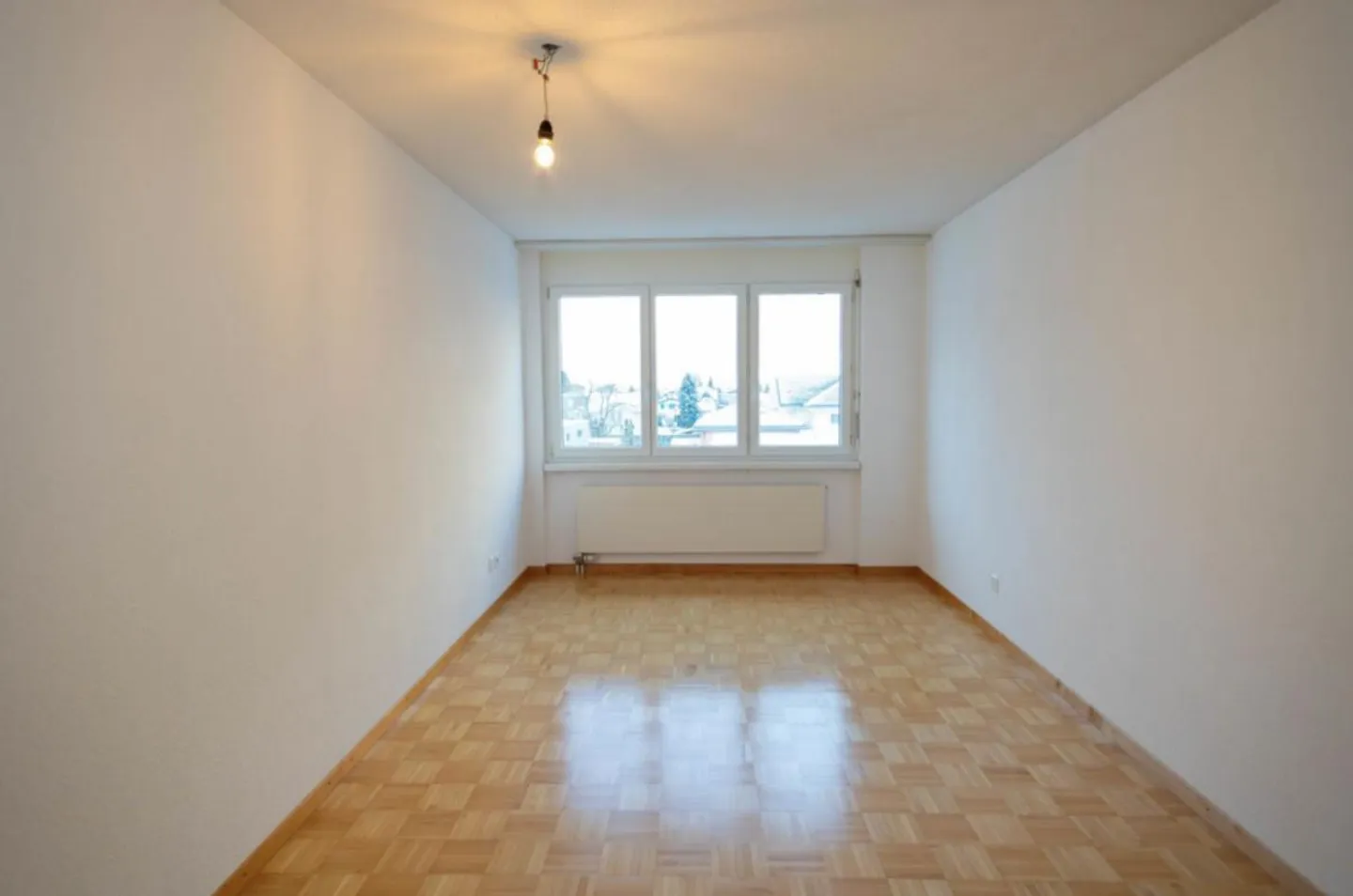La tua nuova casa: Luminoso appartamento di 4,5 stanze con terrazza a Mels - Foto 5 di 8
