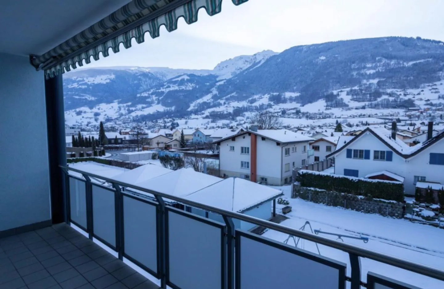 La tua nuova casa: Luminoso appartamento di 4,5 stanze con terrazza a Mels - Foto 8 di 8