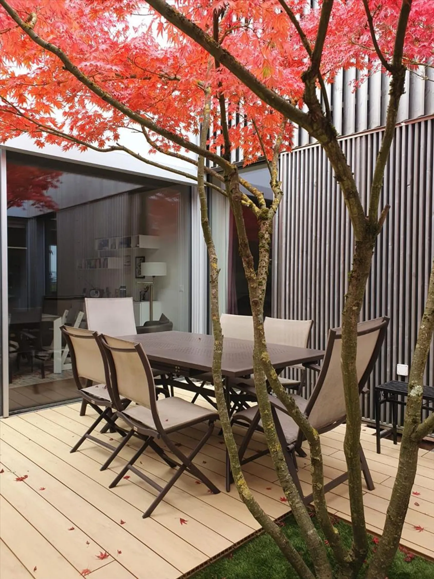 Geräumige zeitgenössische 6,5-Zimmer-Wohnung mit Patio - ca. 208 m² Wohnfläche - Foto 2 von 13