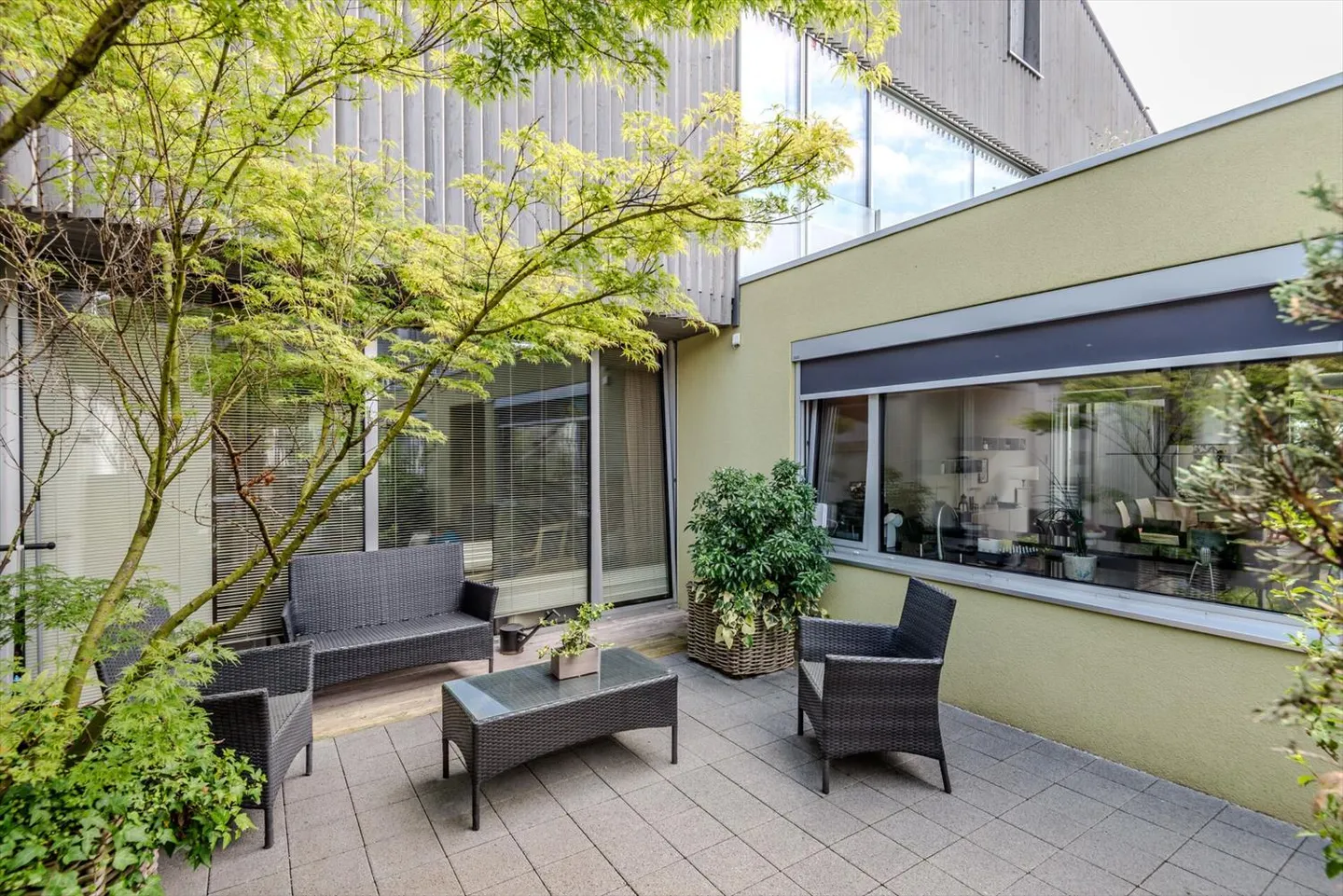 Geräumige zeitgenössische 6,5-Zimmer-Wohnung mit Patio - ca. 208 m² Wohnfläche - Foto 7 von 13