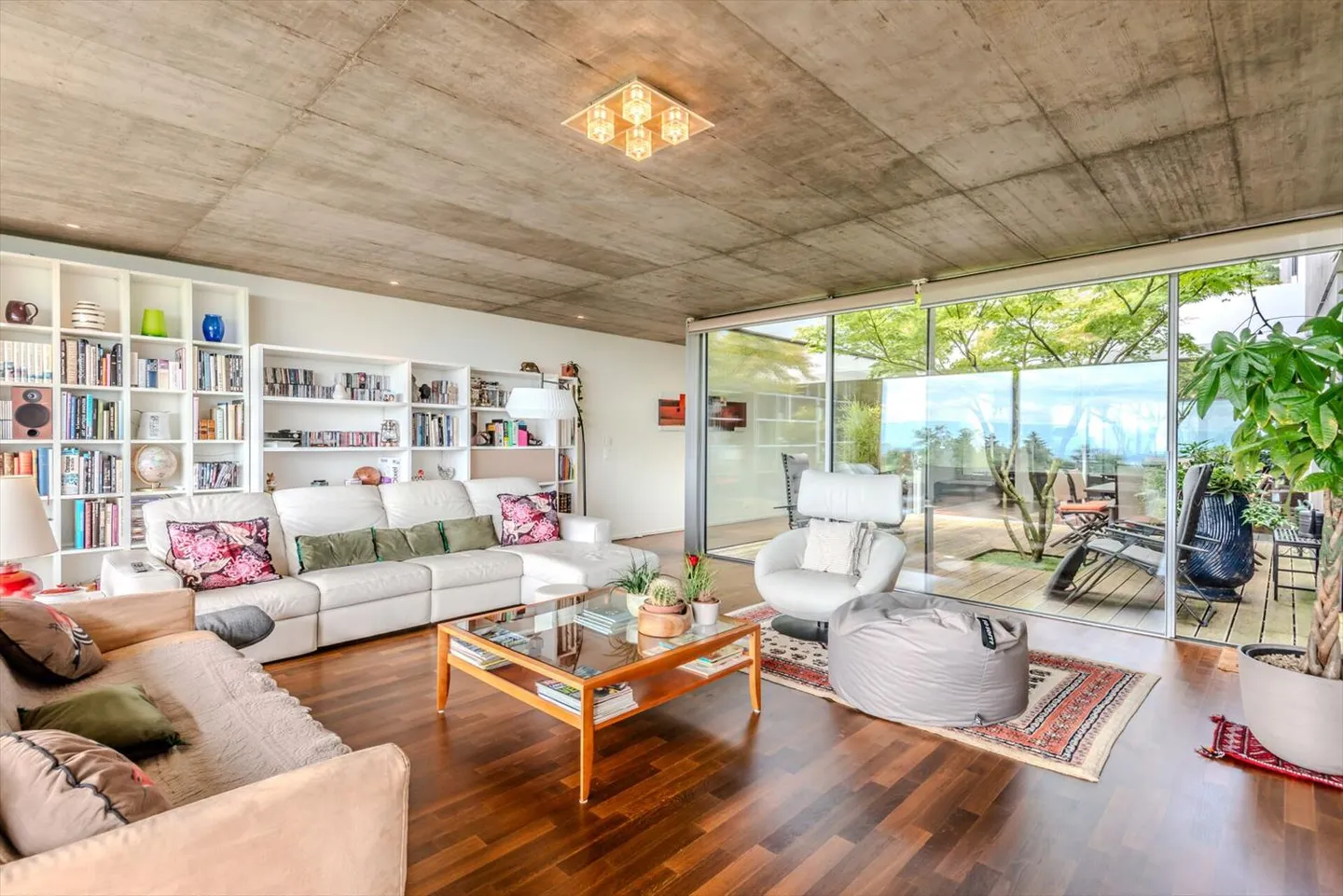 Geräumige zeitgenössische 6,5-Zimmer-Wohnung mit Patio - ca. 208 m² Wohnfläche - Foto 9 von 13