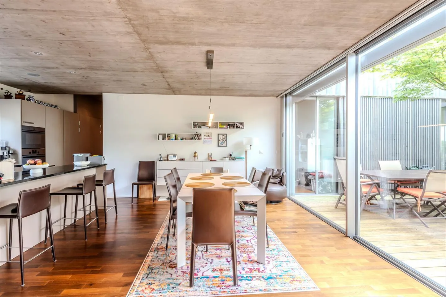 Geräumige zeitgenössische 6,5-Zimmer-Wohnung mit Patio - ca. 208 m² Wohnfläche - Foto 10 von 13